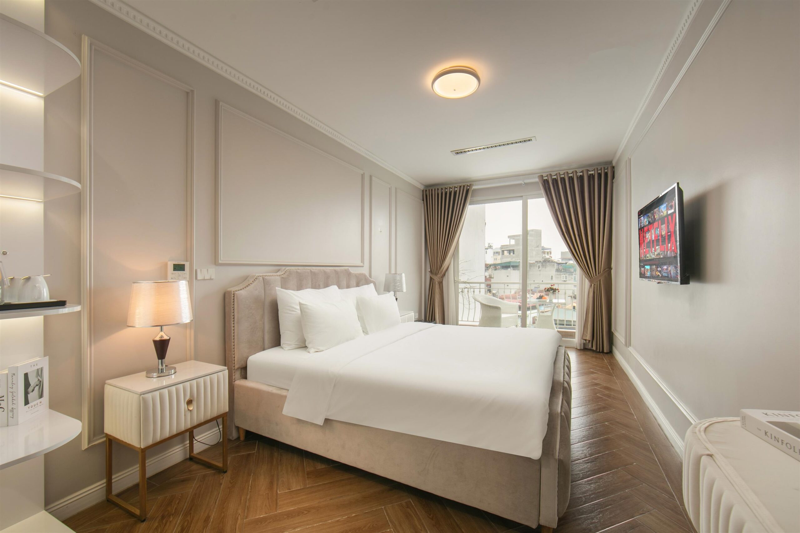 Deluxe Junior Suite Balcony & Lake View