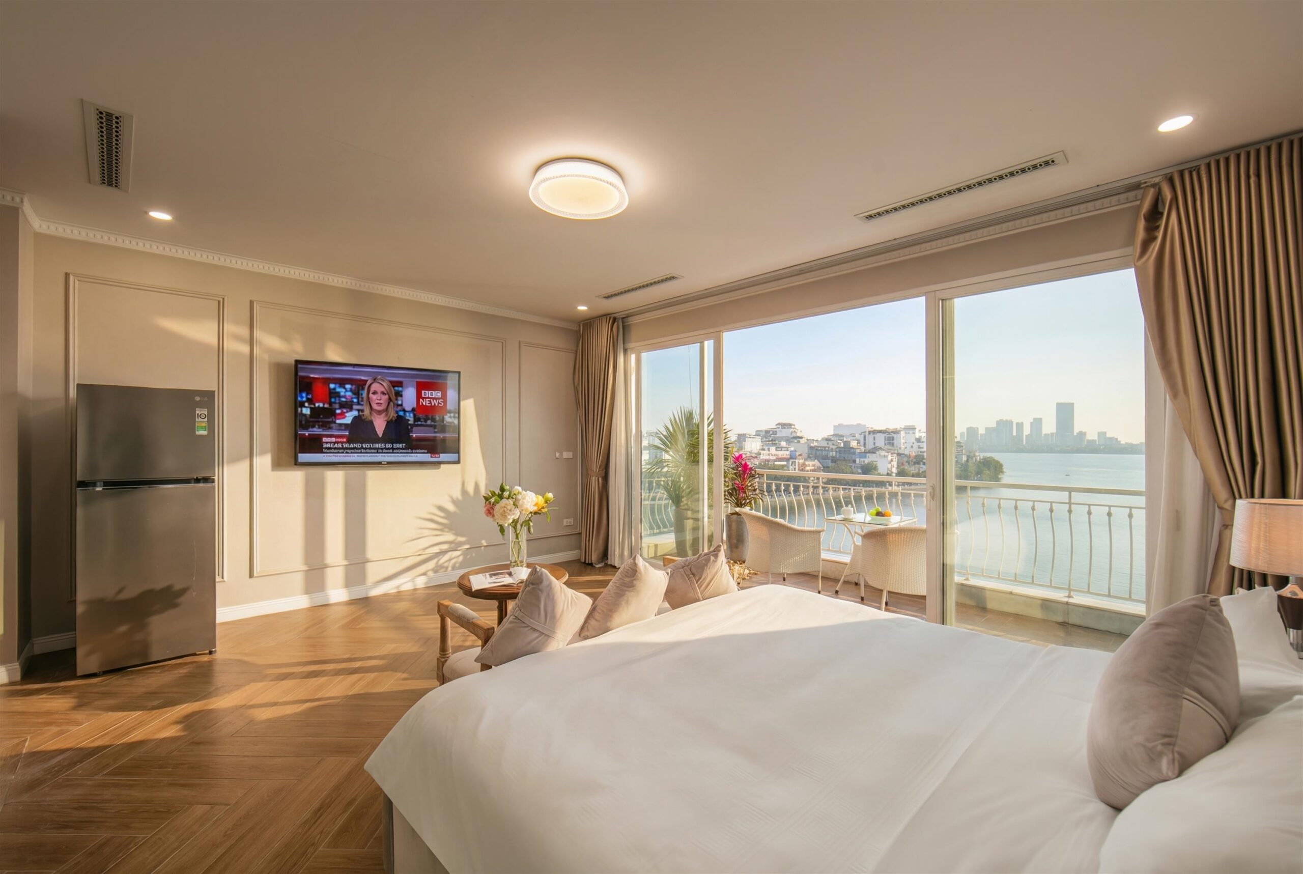 Classy Suite Balcony & Westlake View